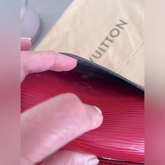 Louis Vuitton Epi St. Cloud PM - Picture 7 of 16